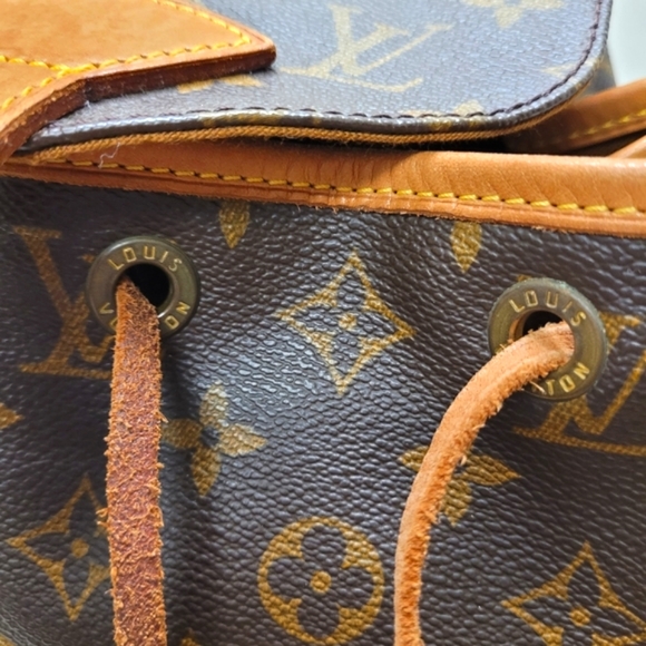 💎Authentic Louis Vuitton MM Montsouris Backpack - Picture 8 of 16